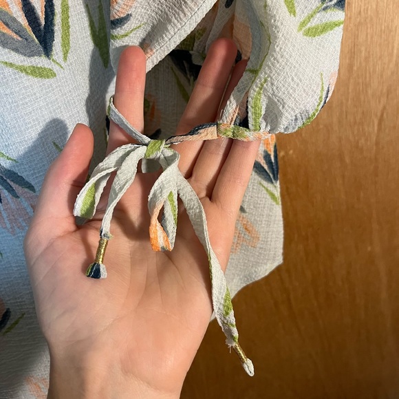 LC Lauren Conrad Lily Pad Water Color Floral Top | Size S - Picture 4 of 5